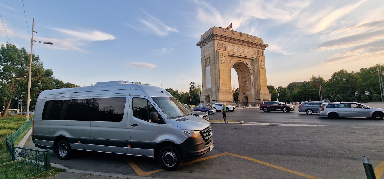 Tur București - Mercedes Sprinter la Arcul de Triumf